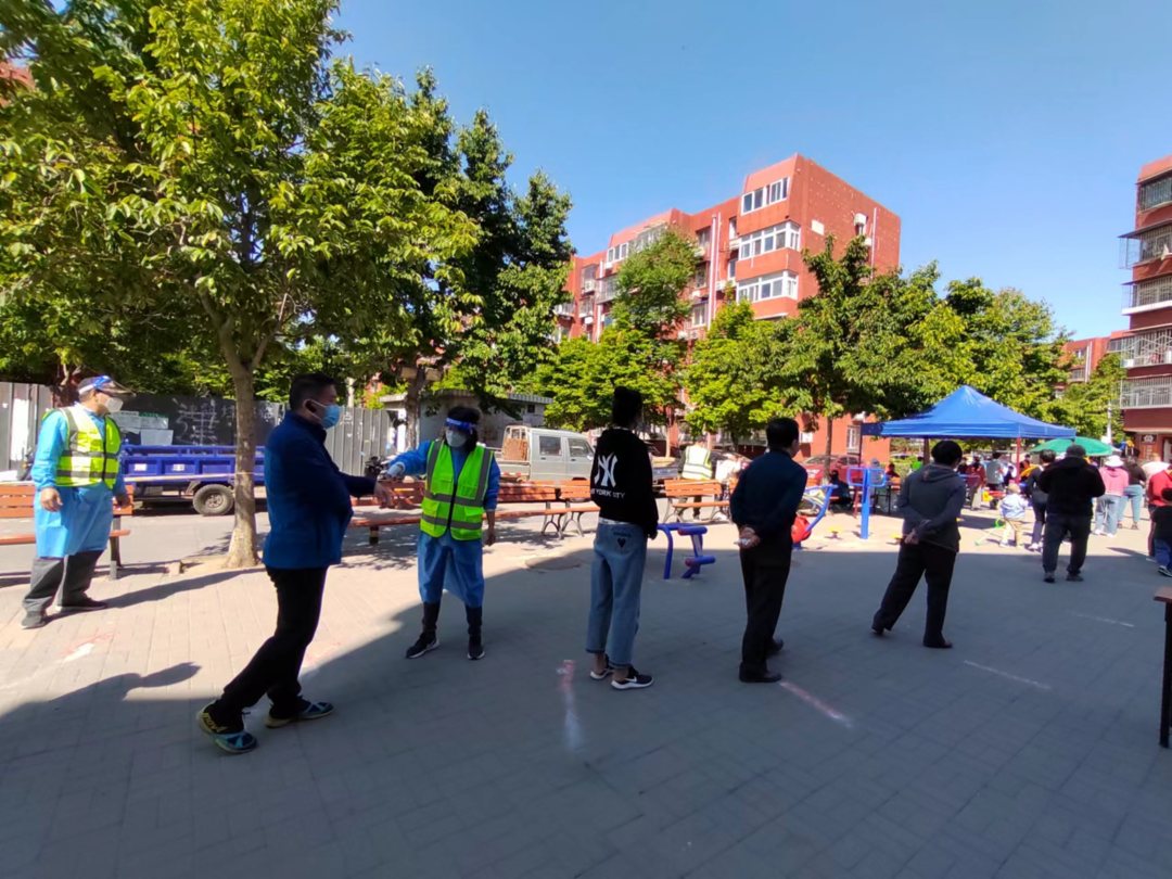 在社区，我们是老百姓身边的“蓝色护卫者”