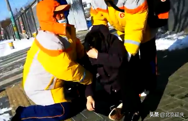 街头，老人突然倒地，延庆乡亲的做法......暖了