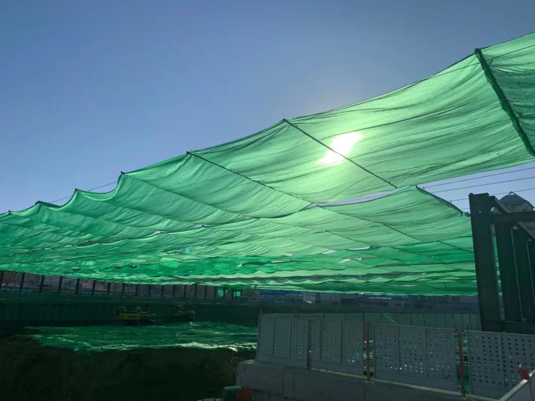 有效防尘！东城工地启用“天幕系统”