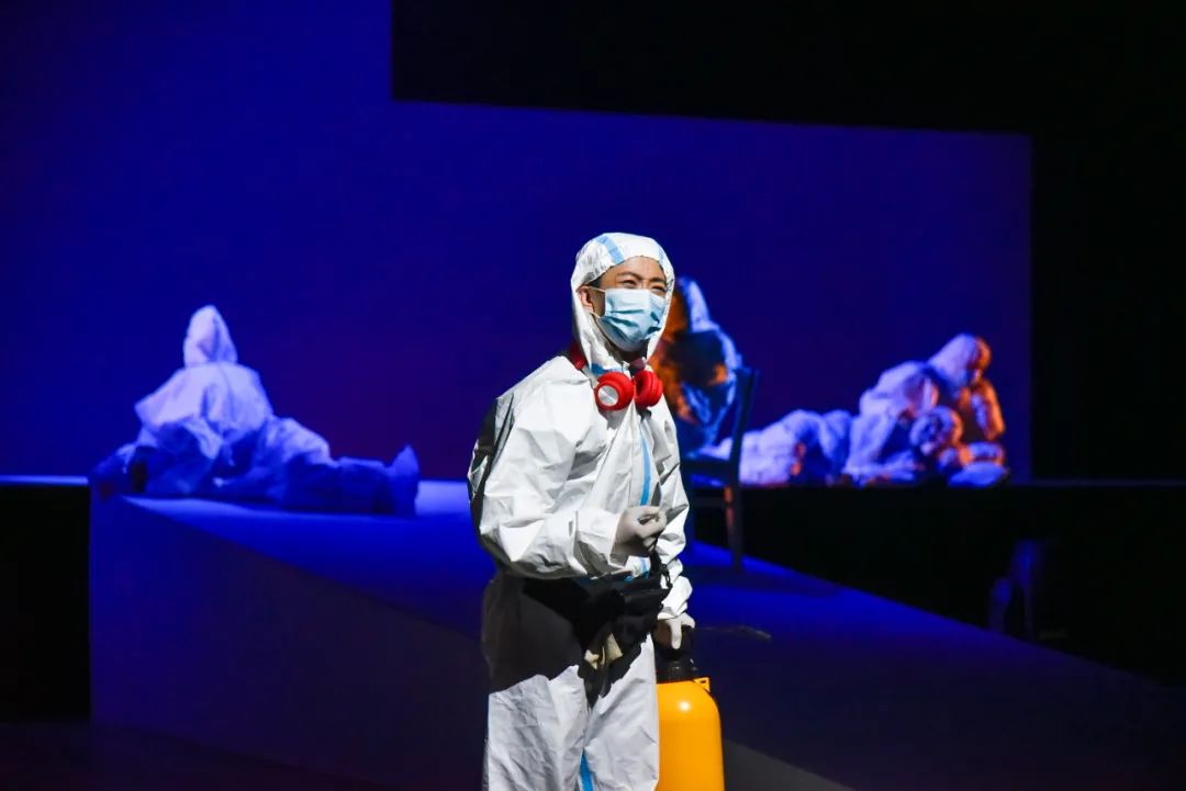 大戏东望 | 感动100%！东城原创抗疫话剧《14天》正式开演，温暖又催泪