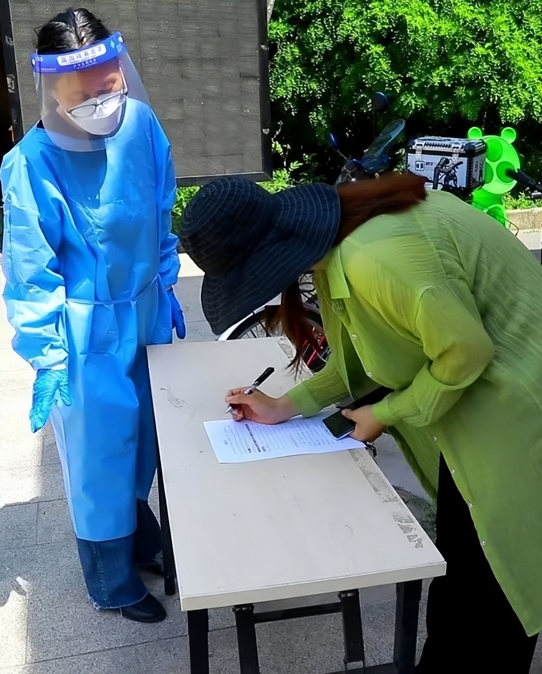 党员干部下沉有力量，助力核酸检测“加速度”