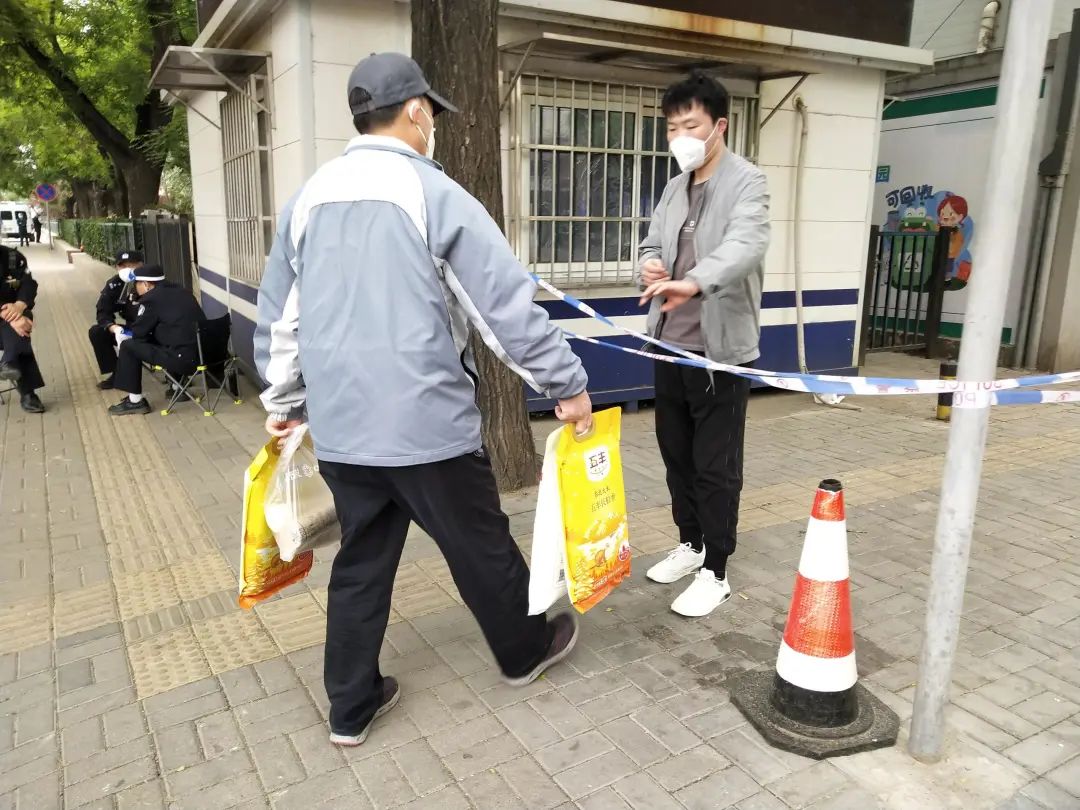 主动请缨战“疫”，展现国企“大白”风采