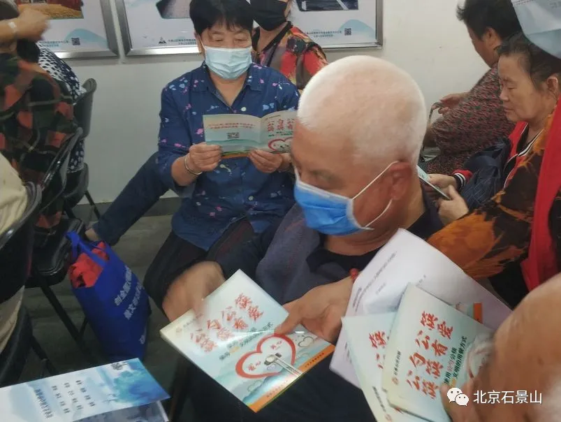 石景山区组织开展“双报到”暨“新时代文明实践推动日”周末大扫除活动