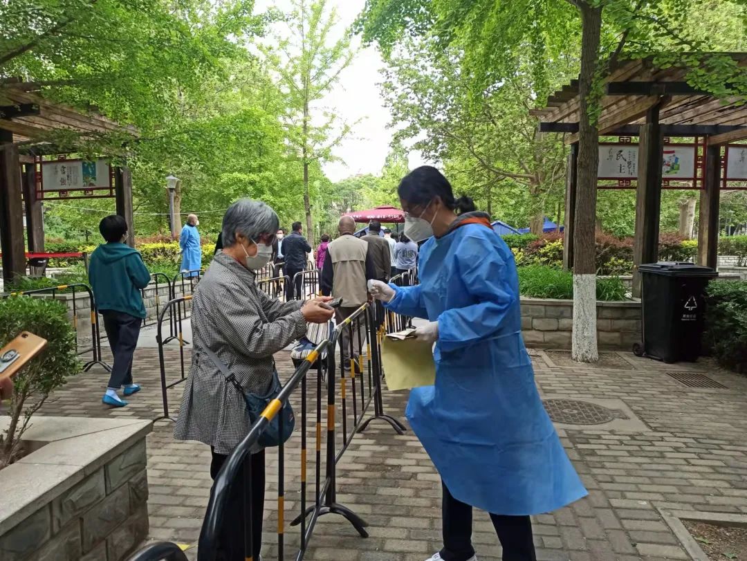 并肩携手勇担当，战疫有我检察蓝