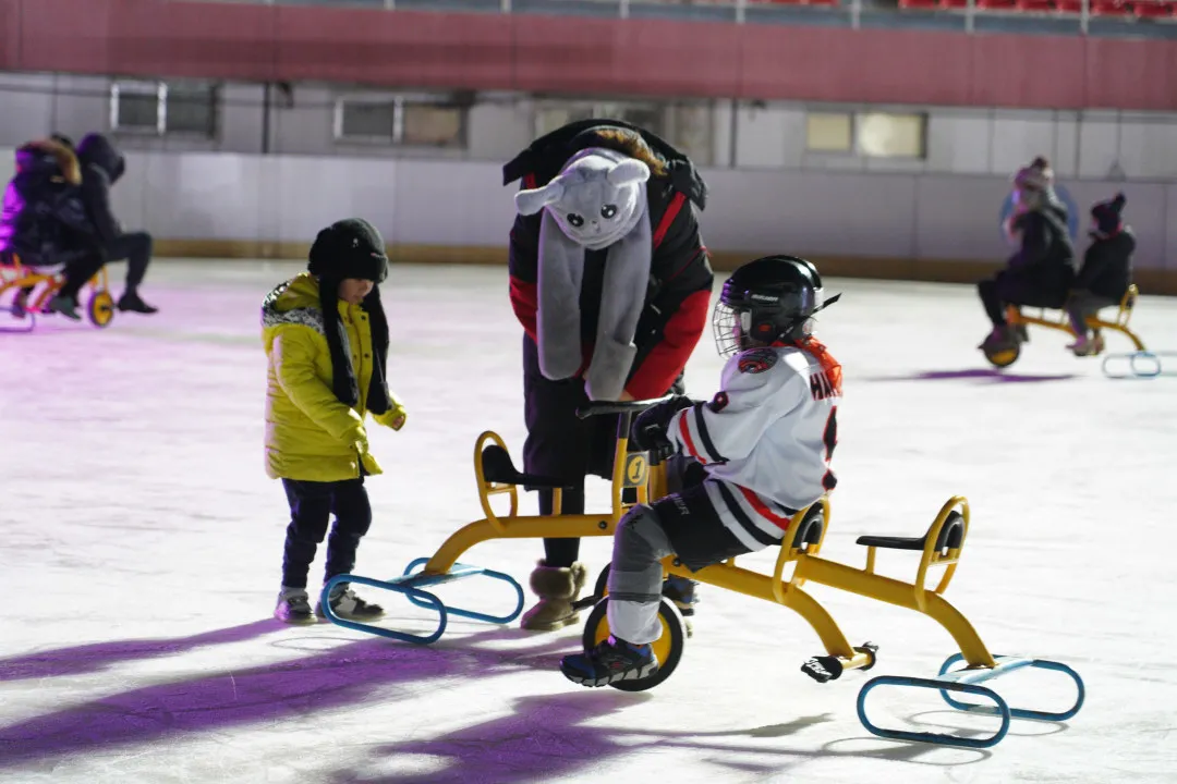 石景山区第八届市民快乐冰雪季昨晚启动