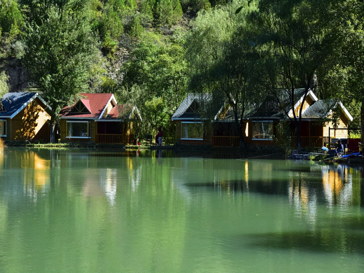 聚焦“两会”重点 践行“两山”理论，密云区太师屯镇推进仙居谷景区森林康养基地建设
