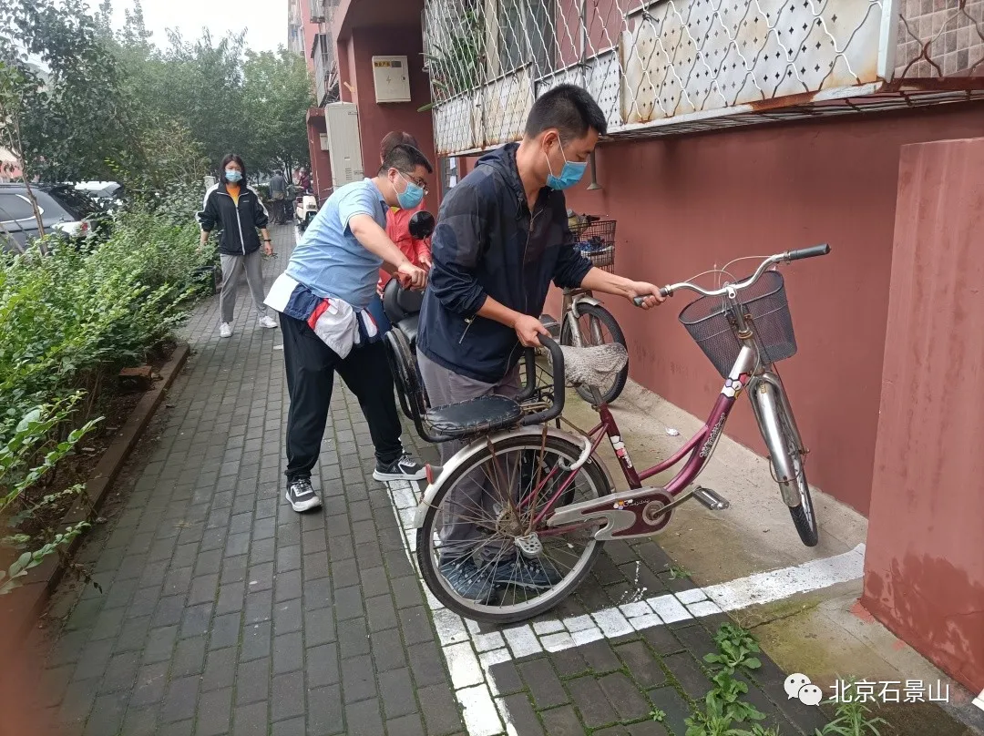 石景山区组织开展“双报到”暨“新时代文明实践推动日”周末大扫除活动