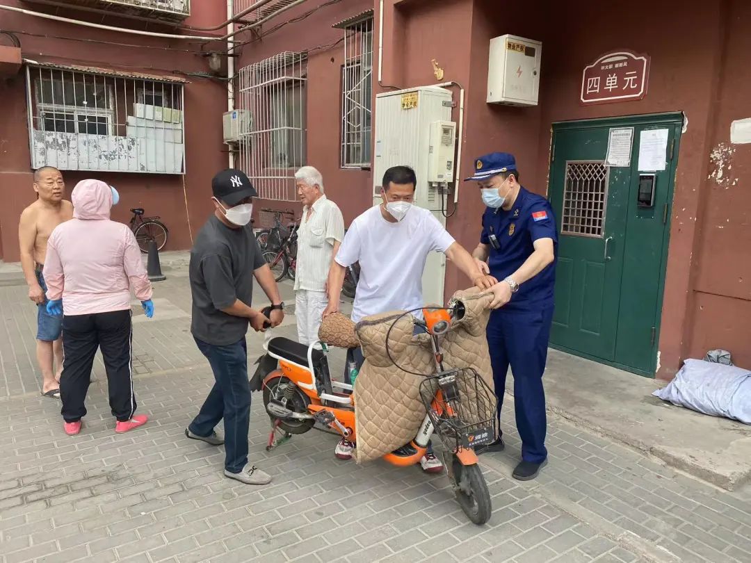 脱鞋下田踩到底--石景山支队通过“五个走”助推科长“走流程”活动走深走实