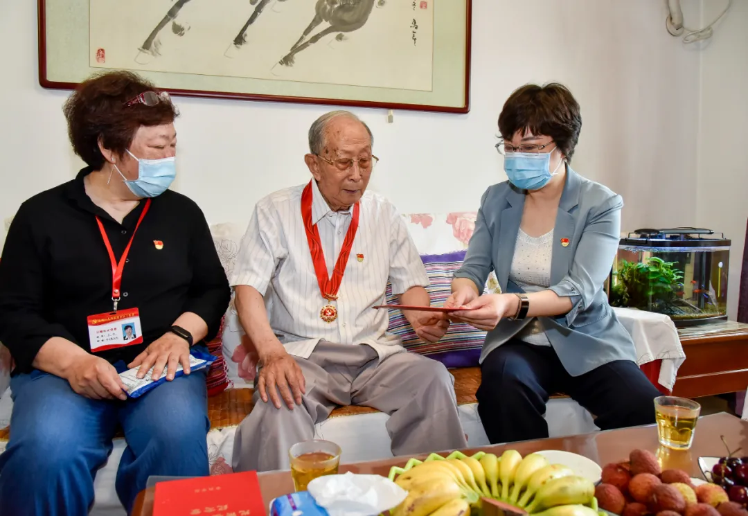 东城区广泛开展走访慰问基层党员活动