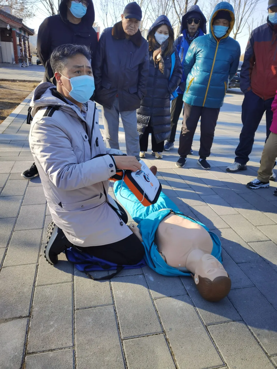 丰台区率先在试点公园内设立应急救援柜