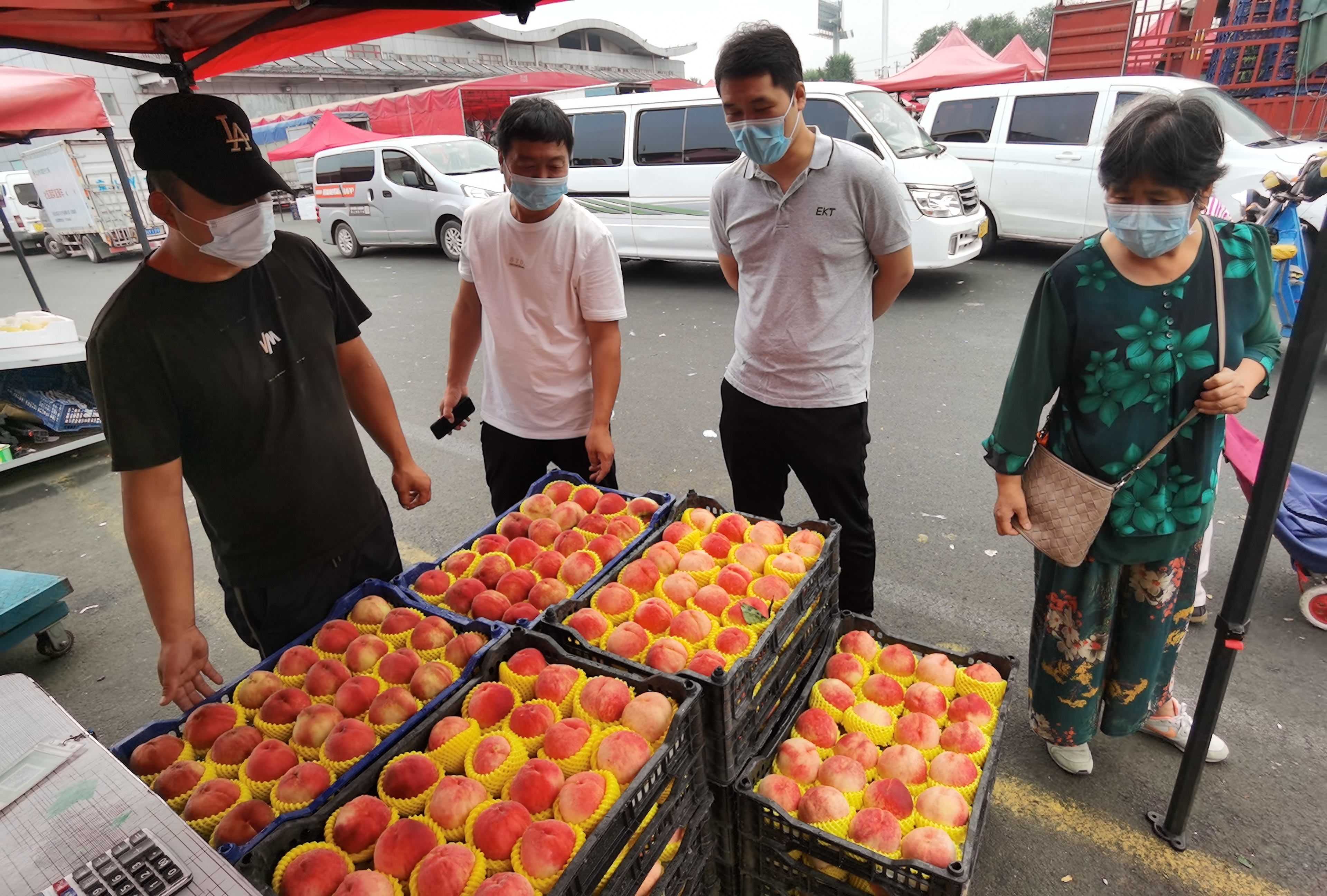 “平谷大桃”在北京新发地市场设立销售专区
