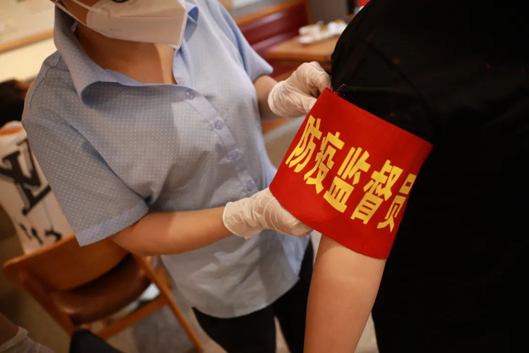 防疫监督员成餐饮单位“标配”，东城区从严从细落实疫情防控要求