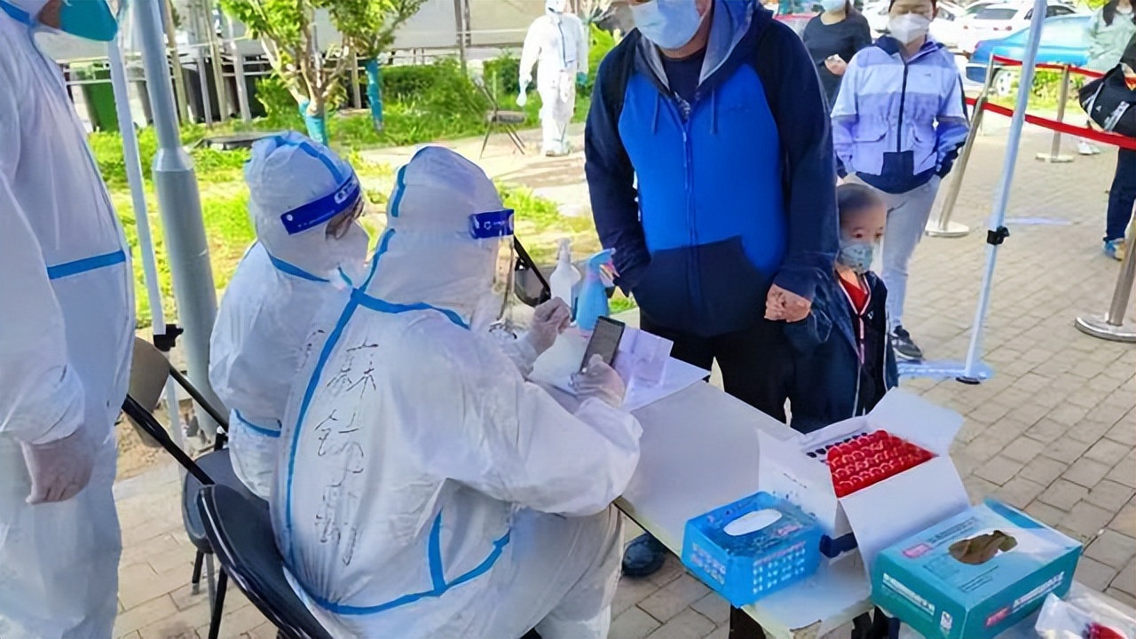 鲁谷街道五芳园社区身边榜样·疫情之下“凡人小事”——积极投身核酸检测的“第一书记”麻钫禹