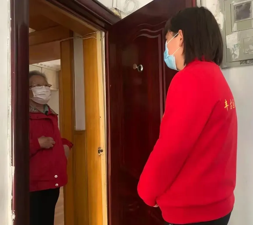 云岗街道快速响应、持续行动，织牢织密防控网