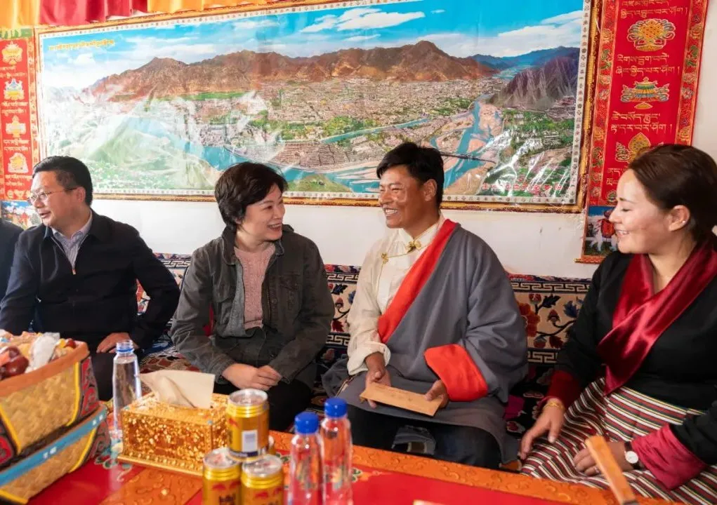 金晖率东城区党政代表团赴拉萨市当雄县调研扶贫协作工作