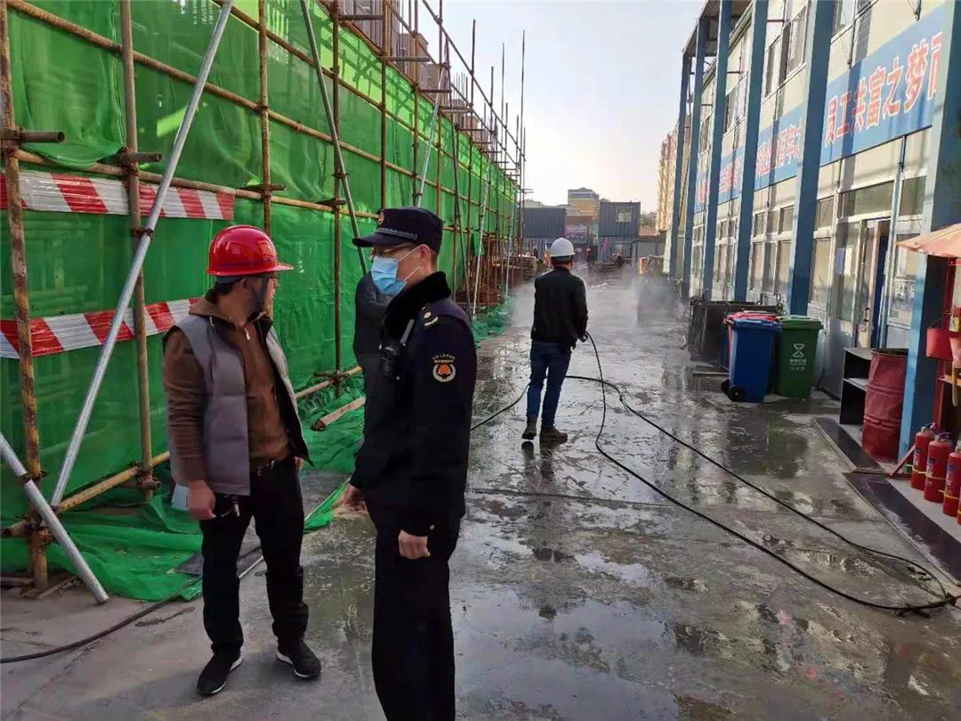 密云城管：积极应对空气重污染 严格排查工地扬尘隐患