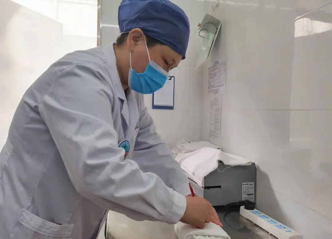 “抗疫天使”一线过节