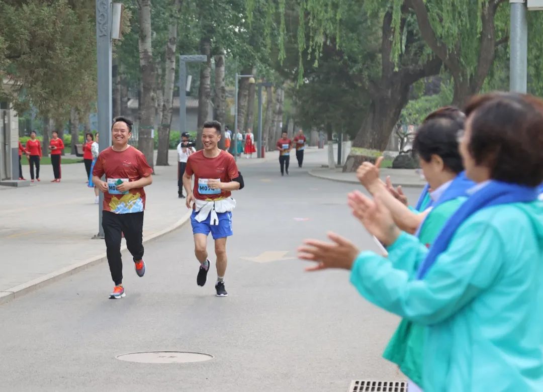 燃！全民健身，为爱奔跑，龙潭“环湖V马”精彩开跑