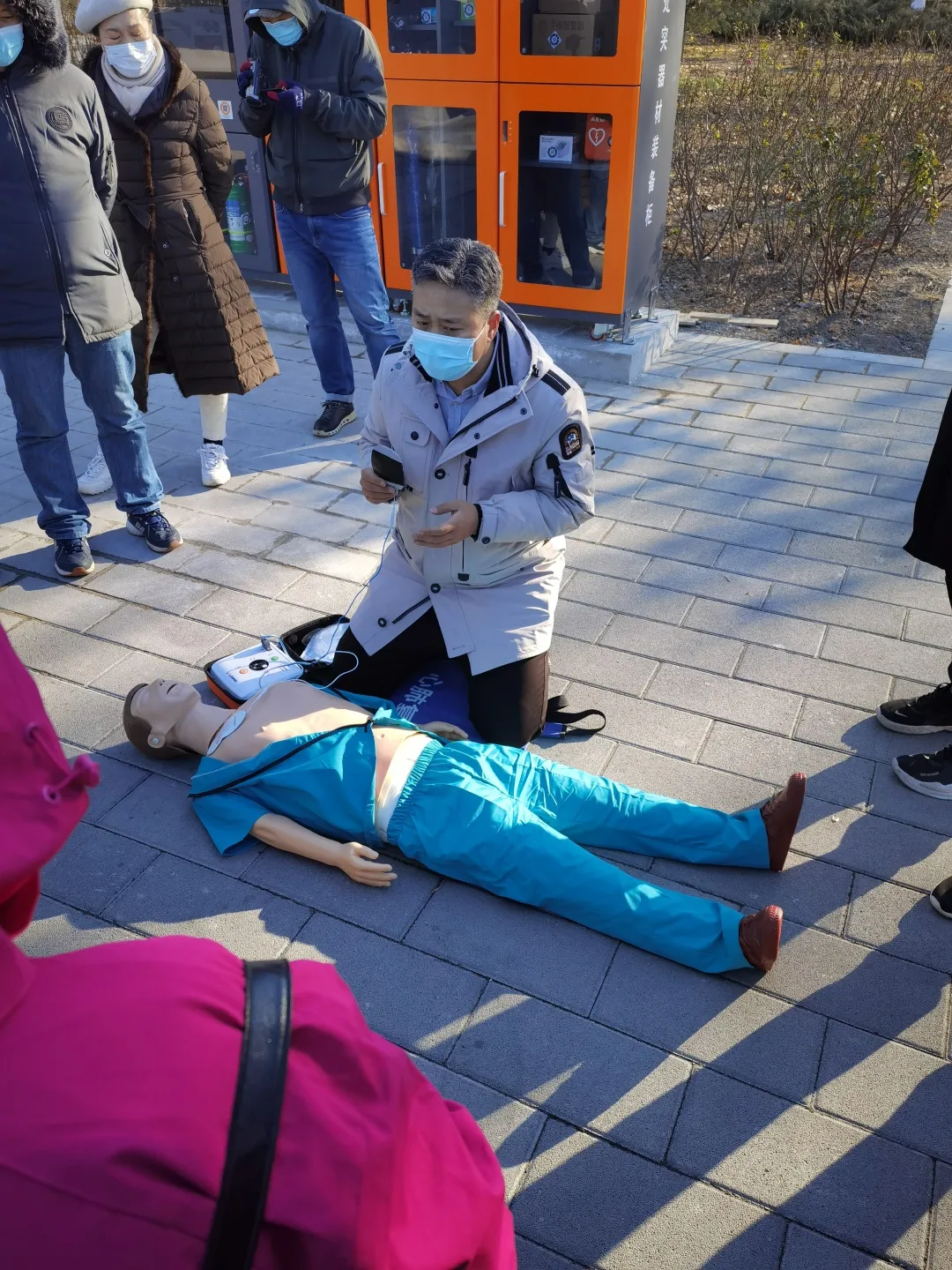 丰台区率先在试点公园内设立应急救援柜