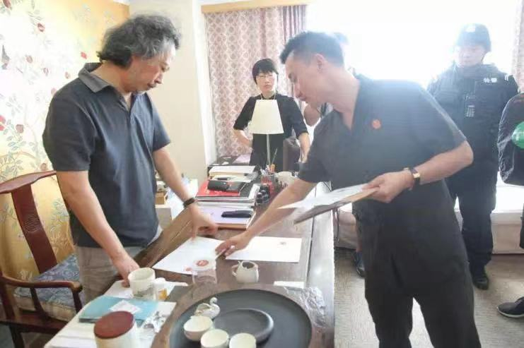 这位片警，“管得最宽”