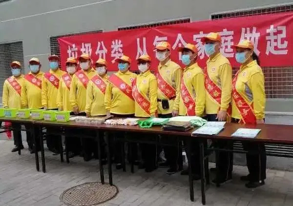 东城区深入开展“东城柠檬黄垃圾分类我先行“活动