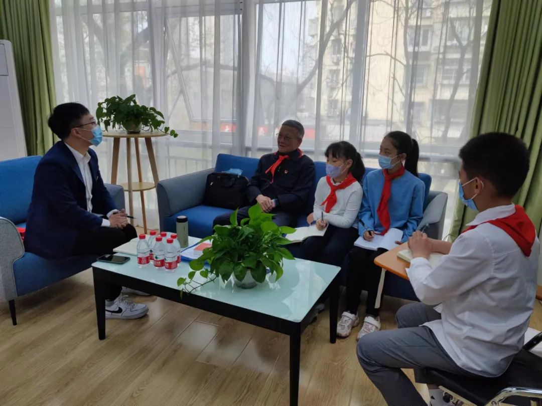 青少年聆听“五老”志愿者讲述石景山历史——陈国华讲述石景山区艰苦奋斗建设史