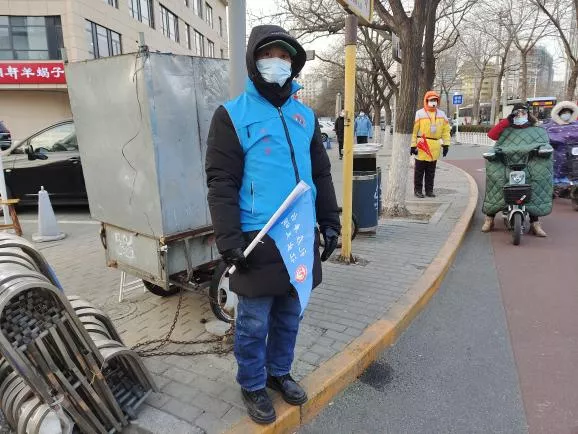 “迎冬奥 保畅通”丰台志愿者扮靓文明交通示范路口