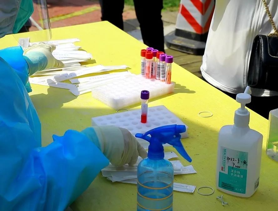 党员干部下沉有力量，助力核酸检测“加速度”