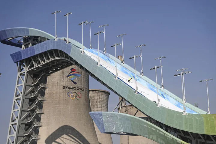 德媒盛赞首钢大跳台为冬奥典范，堪称“工业迪士尼”