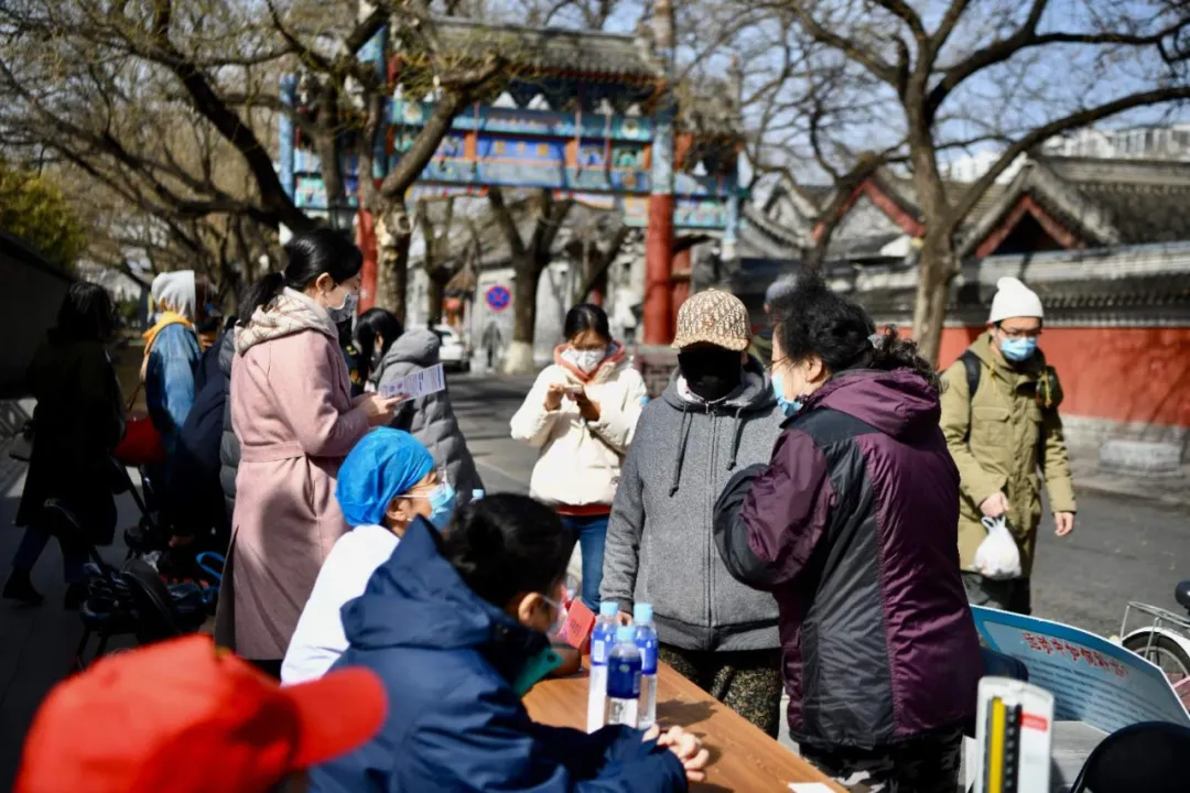 “敲门行动”将新冠疫苗接种宣传做到“家”