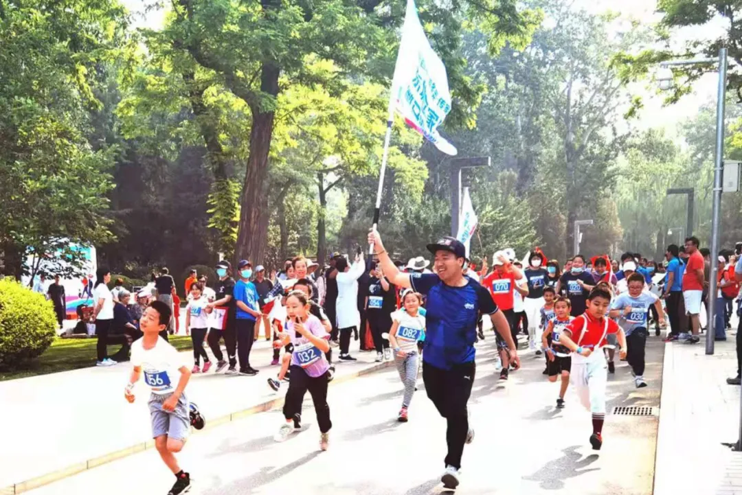 “学党史”“迎冬奥”！东城家庭“趣微马”跑起来