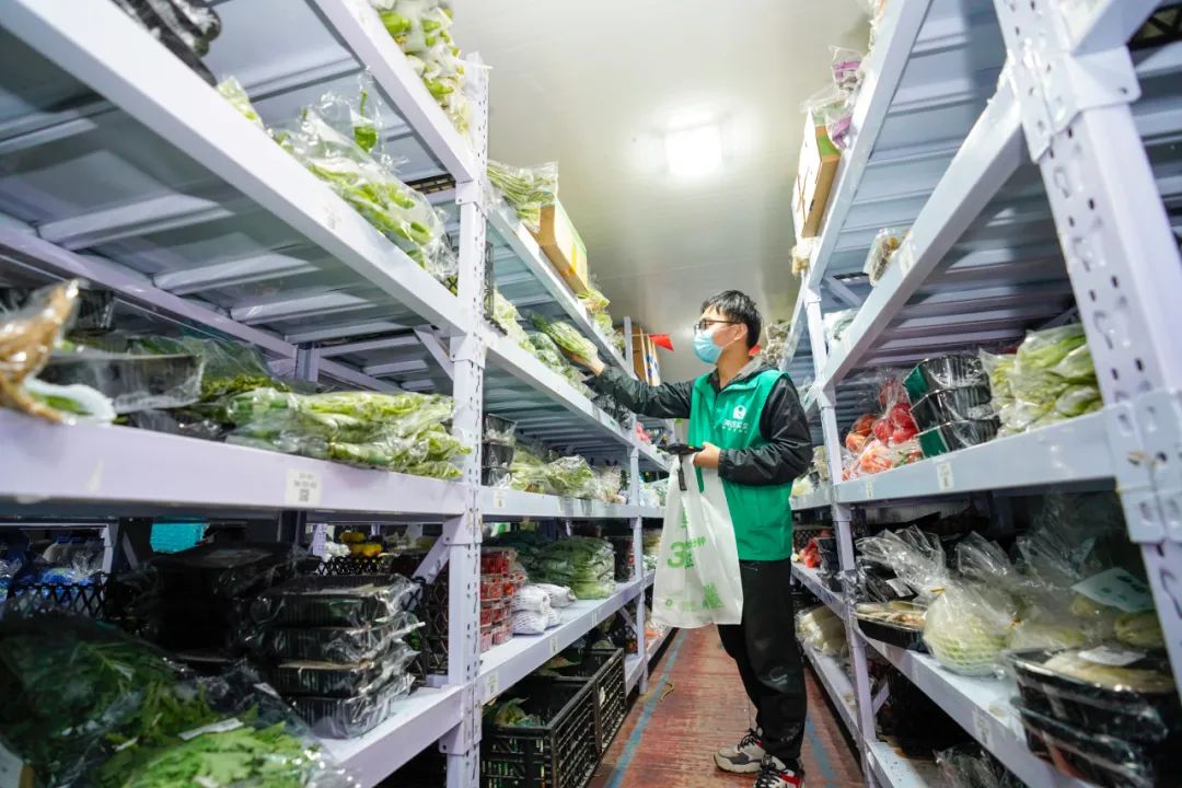 “菜有的是！”记者今晨实地探访东城商超市场——