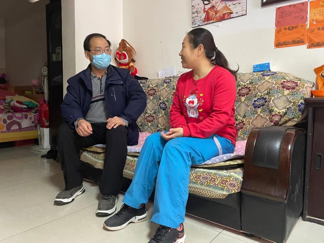 密云区总工会慰问在档困难职工