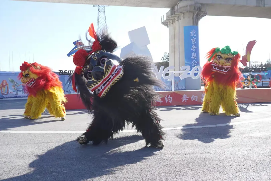 看~石景山之光！火炬传递他们全程保驾护航......