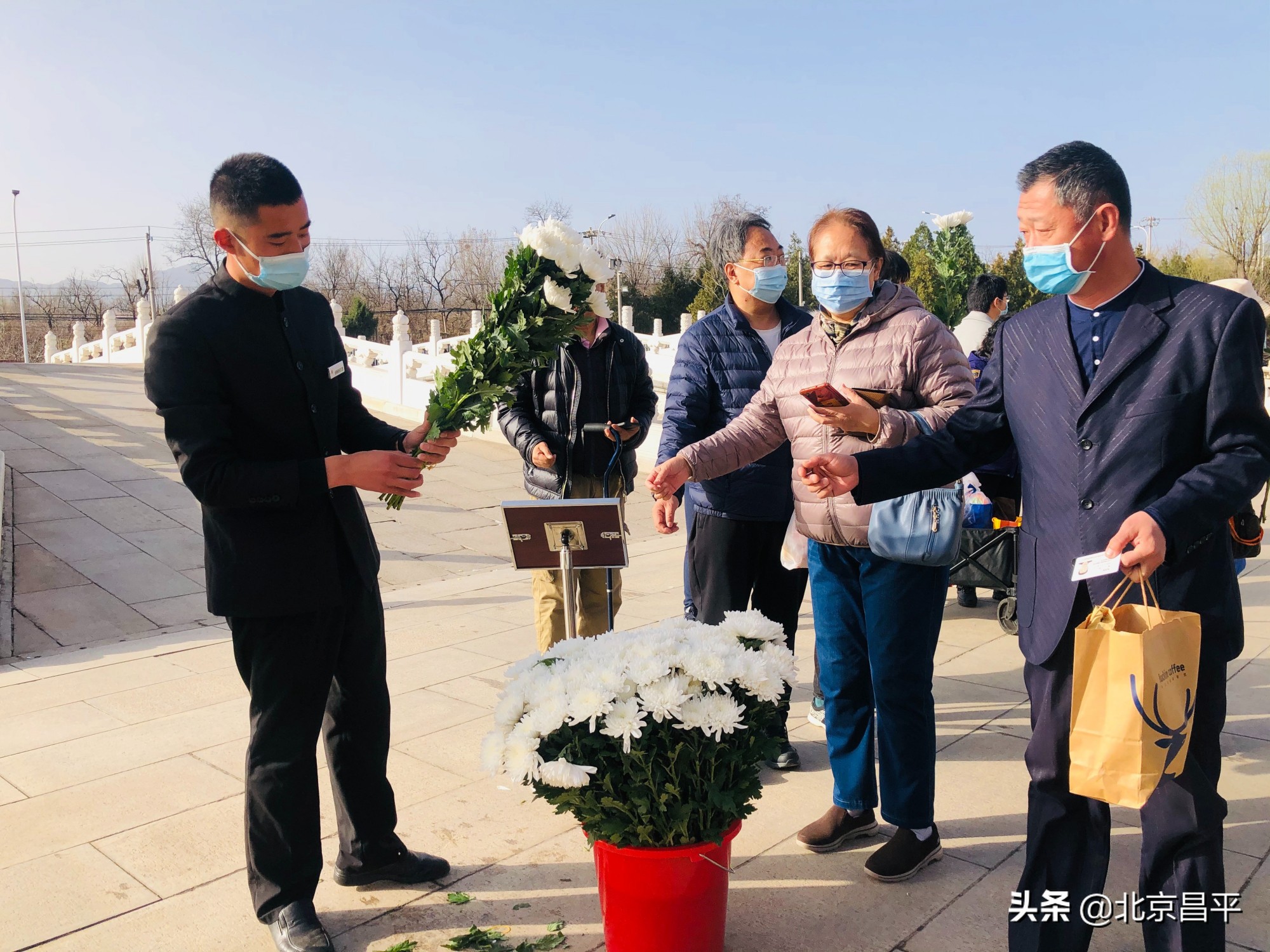 清明节假期，昌平共接待祭扫群众12.85万人，祭扫活动安全有序