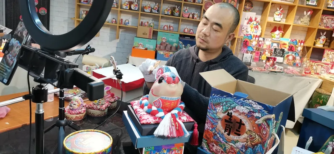 文化东城 | 直播带货、互动授课、在线表演……看东城民间手艺人花式玩非遗！