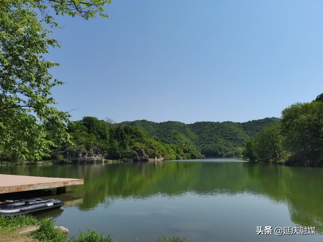 保护生态环境在行动！延庆忘忧湖人工放流4万尾鱼苗