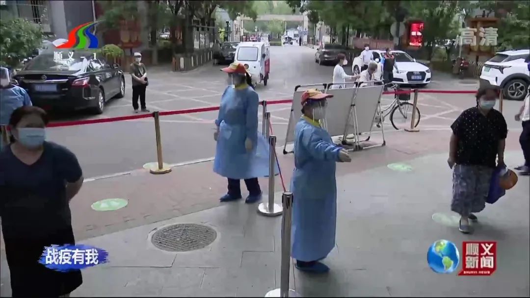 “柠檬黄”化身“志愿蓝”，顺义区公共文明引导员支援社区防疫一线