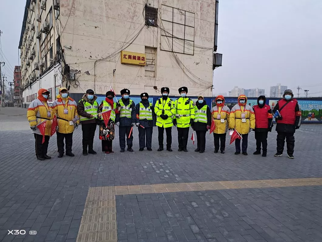 “迎冬奥 保畅通”丰台志愿者扮靓文明交通示范路口