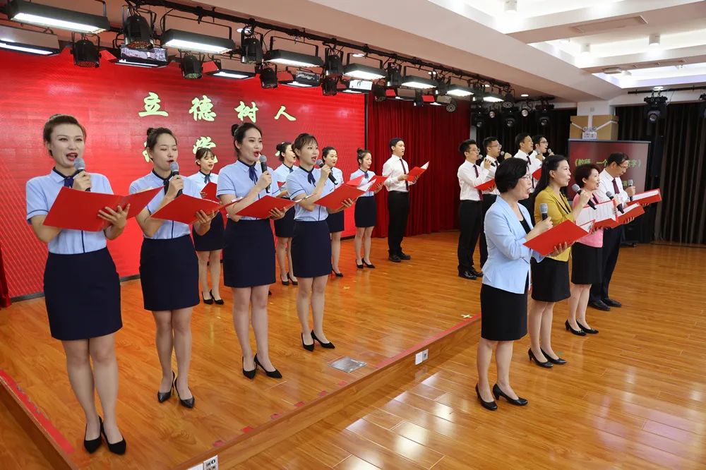 东城区召开庆祝第36个教师节表彰座谈会