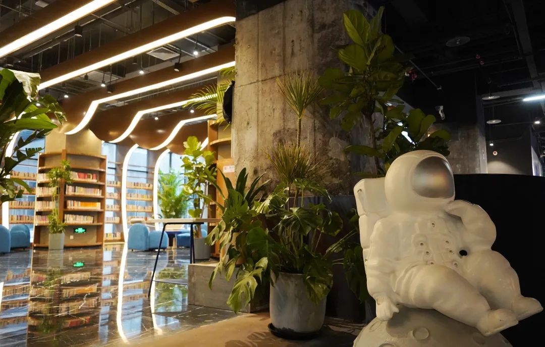 石景山首钢园的“隐藏菜单”！艺术馆里的图书馆你get到了吗？