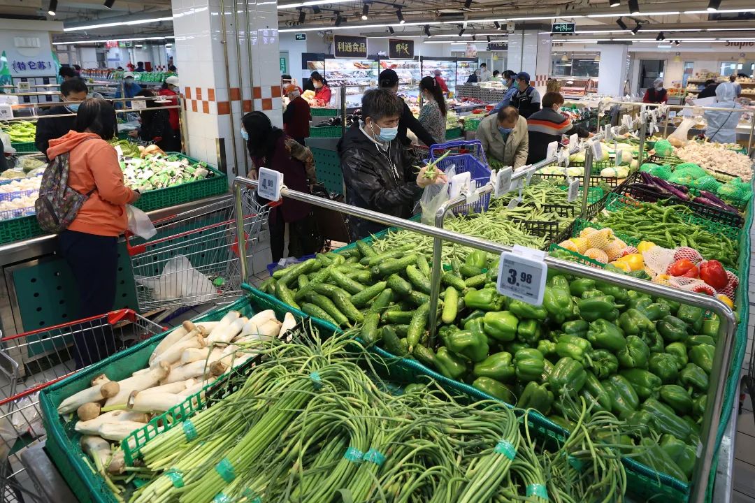 “菜有的是！”记者今晨实地探访东城商超市场——