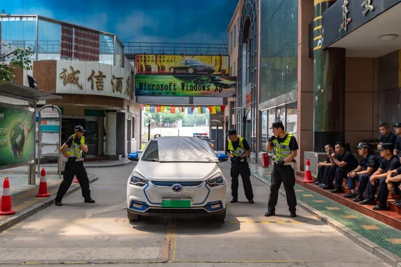 不许动！ 我是交警！