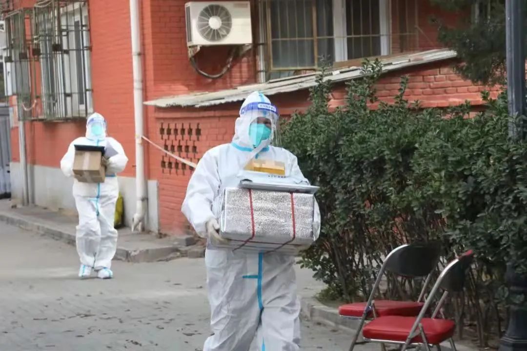 与疫情赛跑，他们争分夺秒，全力出击！