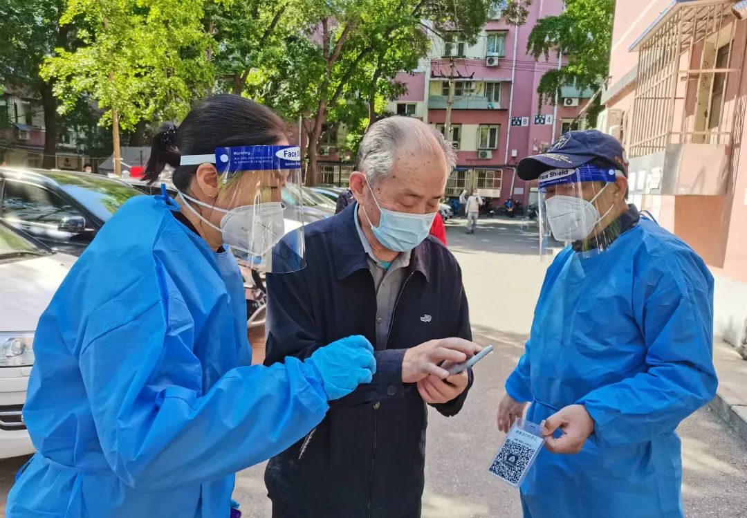 应检尽检，不漏一人！他们是核酸检测现场的“总调度”