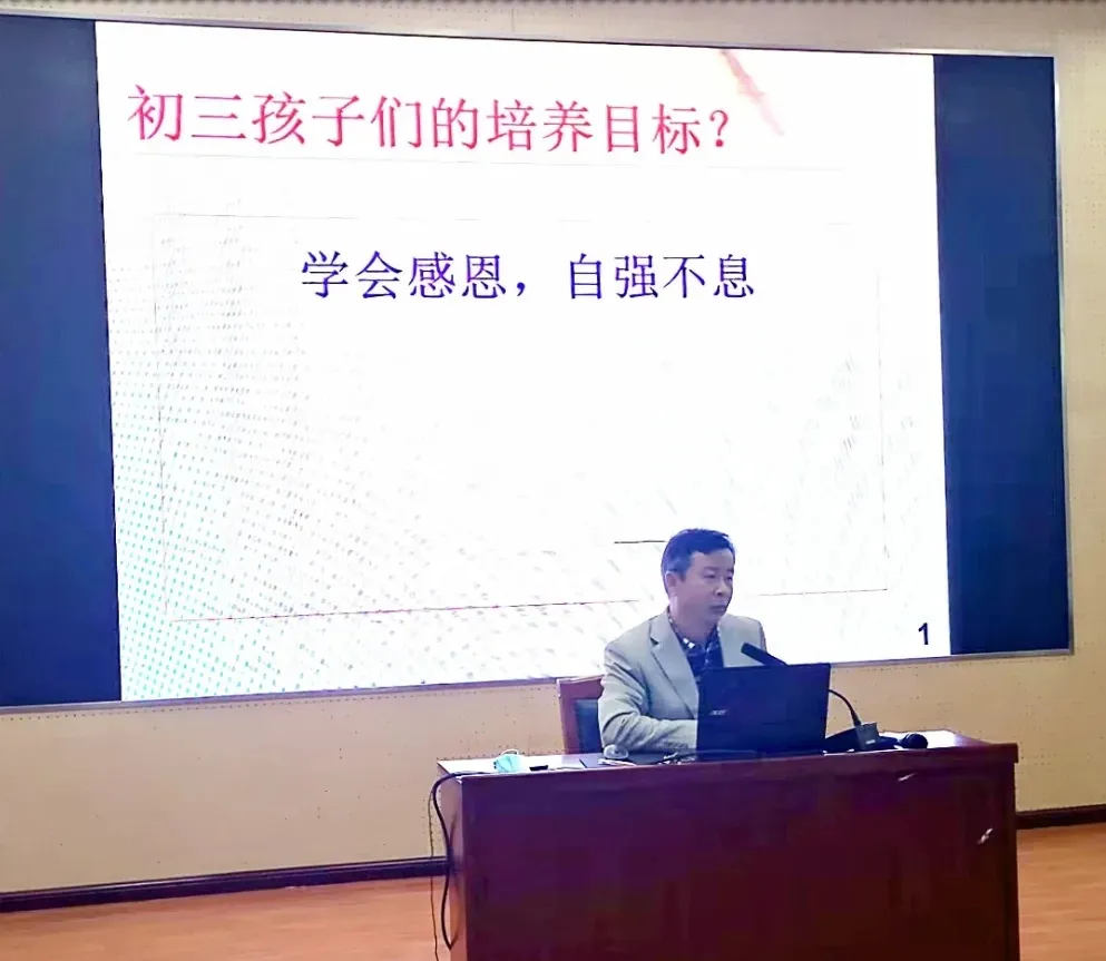 多彩活动阵地 共建文明校园