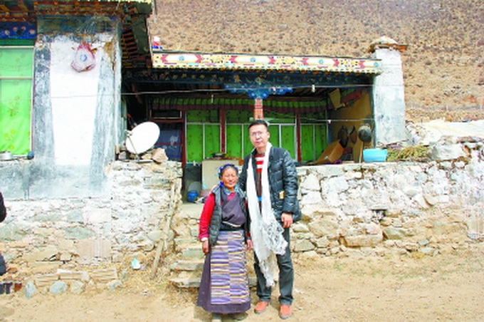 他援藏1000多天，曾30多个小时没合眼，工作记录写满了12个笔记本