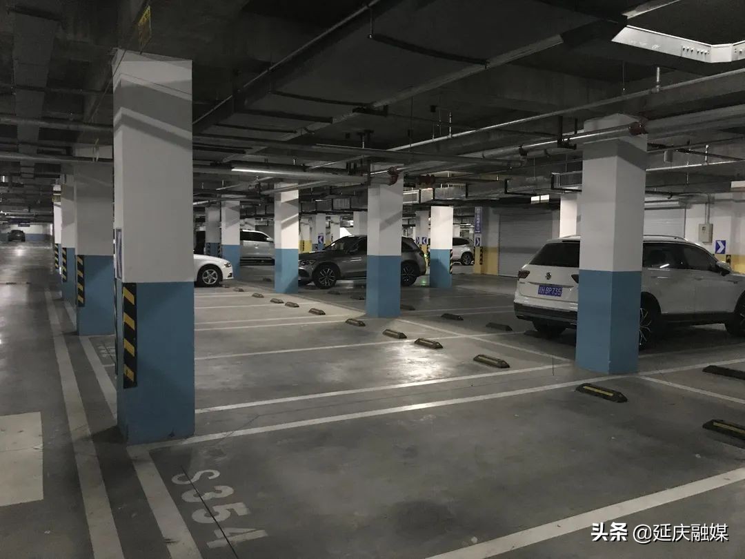 我为群众办实事丨延庆香水园街道和润社区：地上停车有秩序 地下停车暖民心