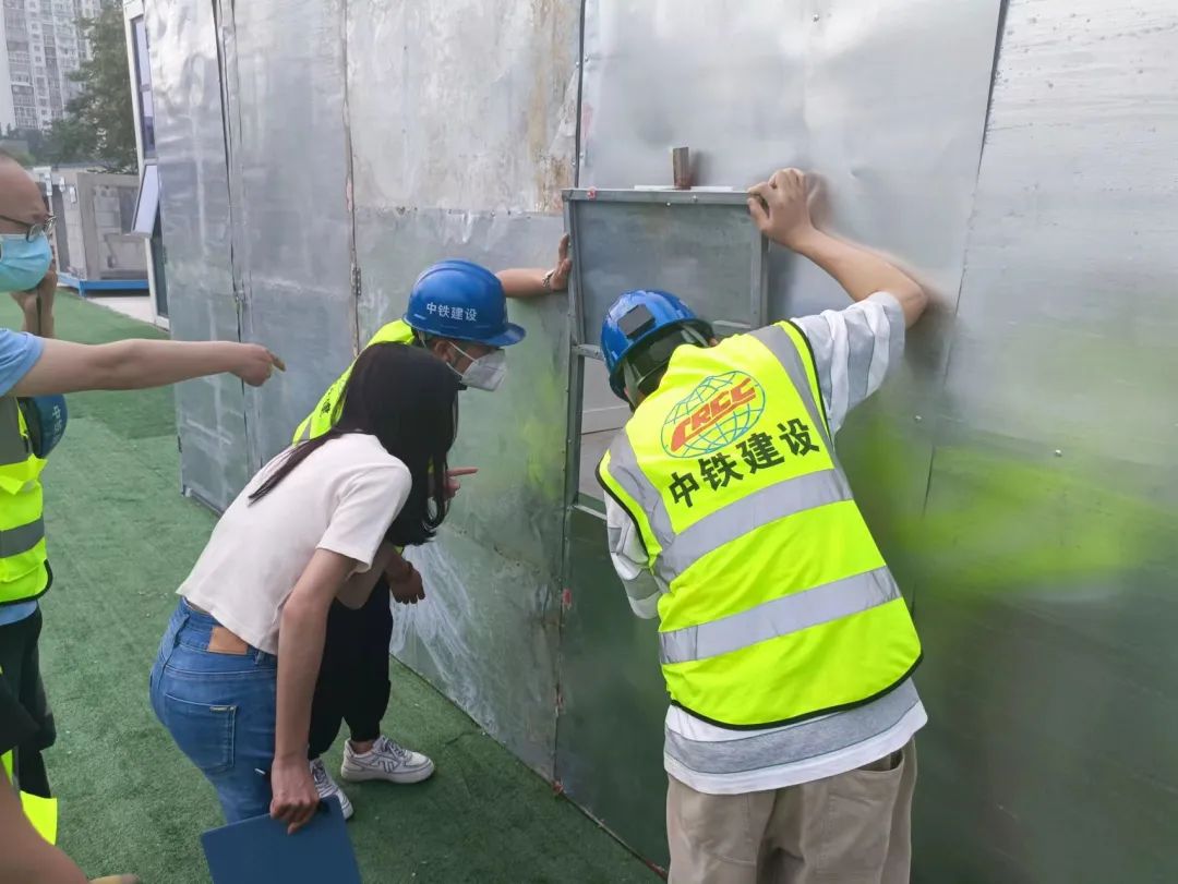 石景山织牢织密施工工地“防疫网”！十一学校、大悦城等重点工程加快建设