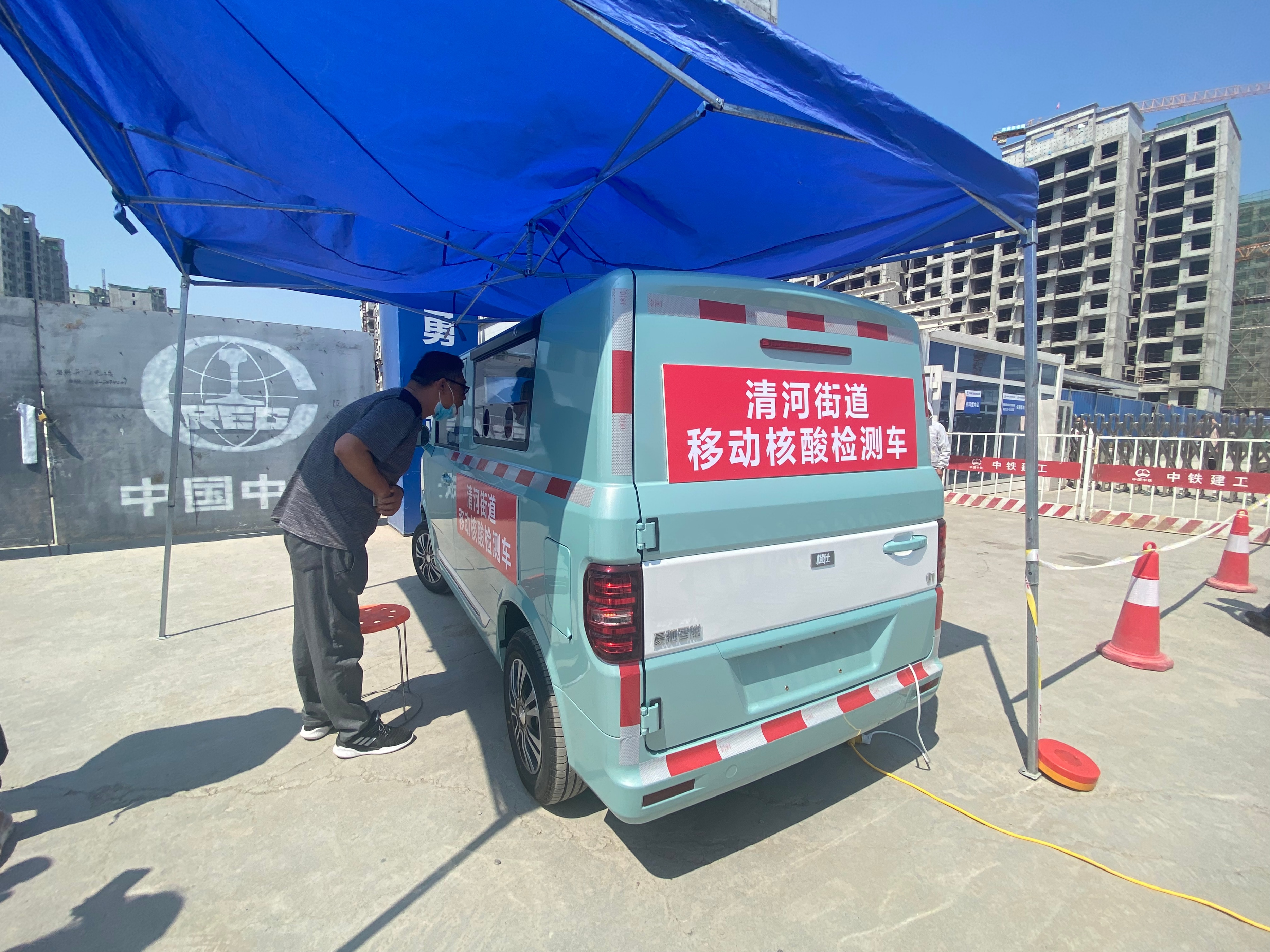 清河街道移动核酸检测车助力社会面筛查